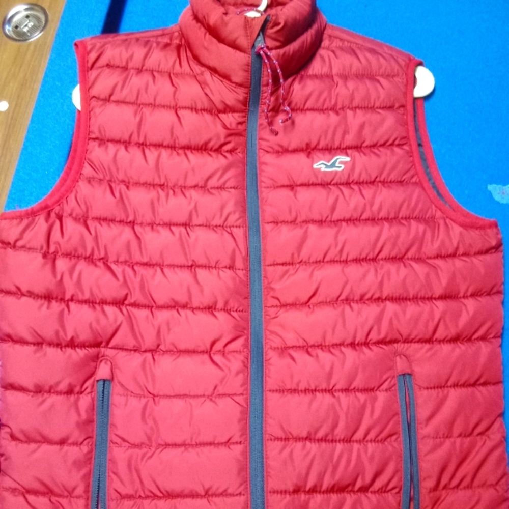 Hollister puffer vest